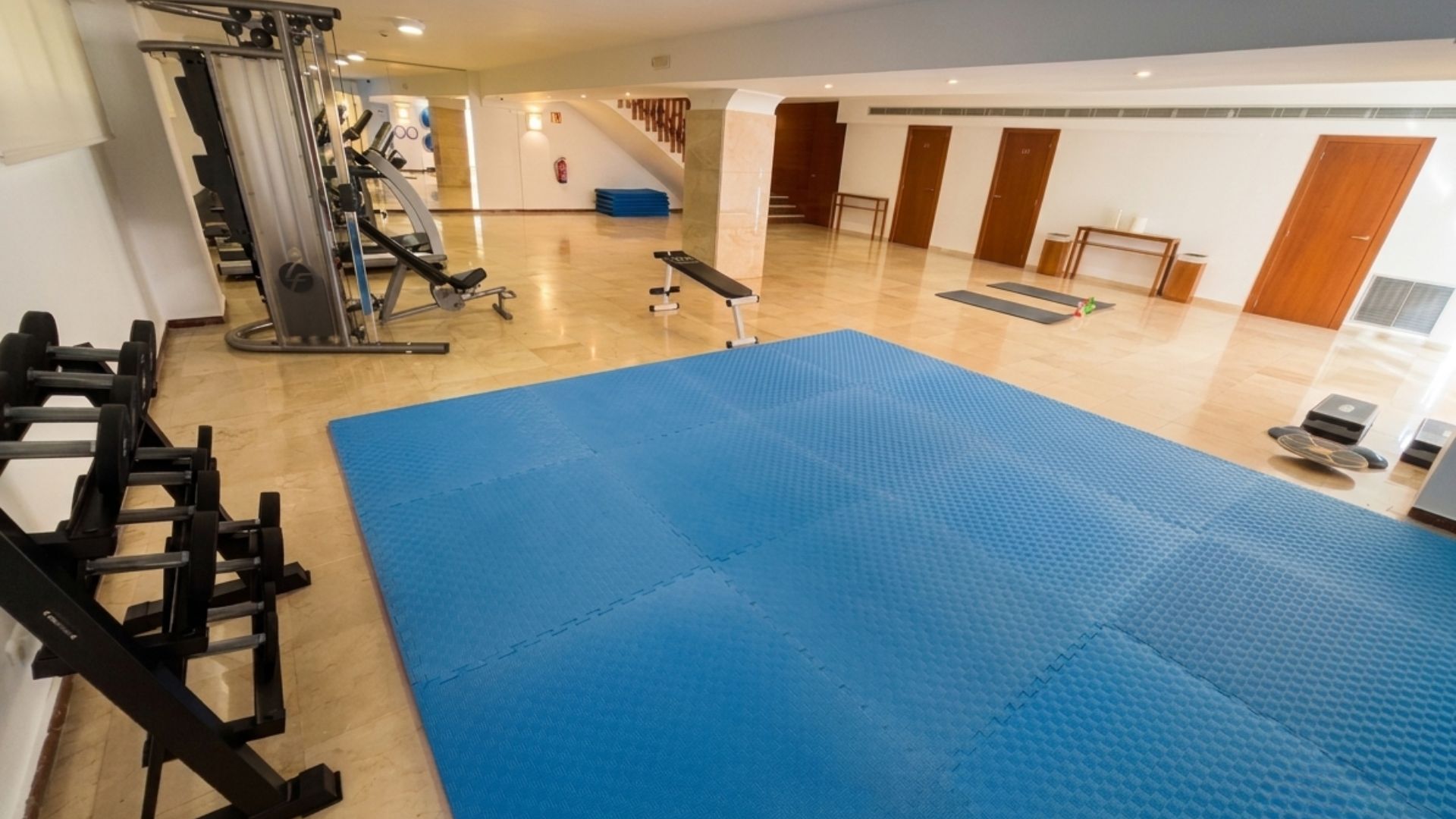 gimnasio hotel los robles